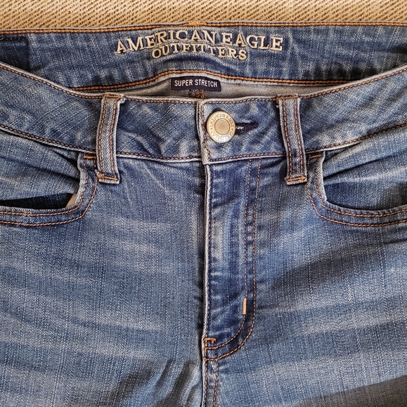 LIKE NEW American Eagle Jeans - Picture 4 of 4